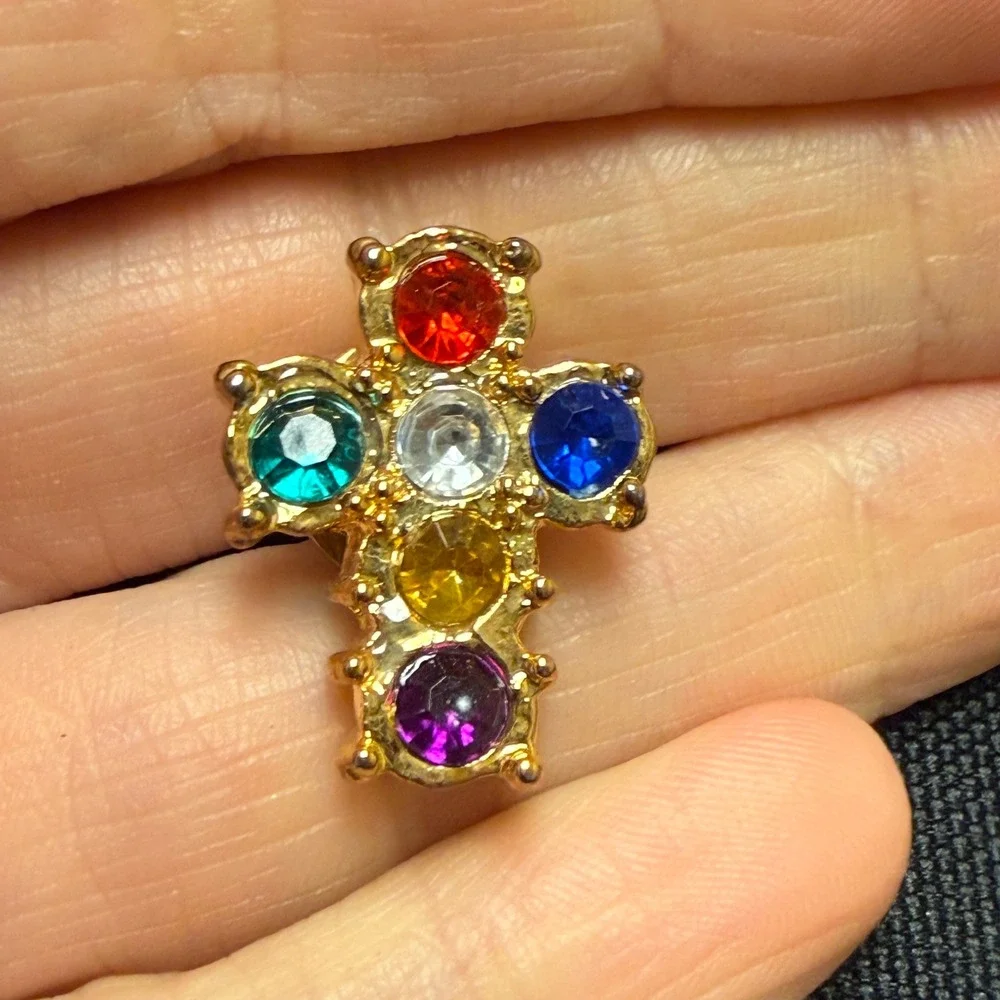 Vintage Gold Tone‎ Multicolor Rhinestone Cross Lapel Pin Religious Faith Jewelry